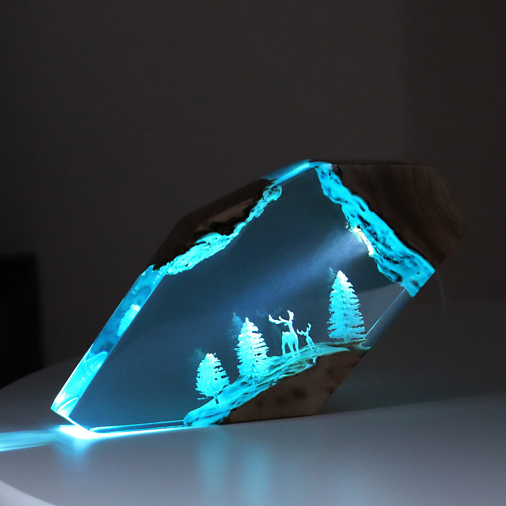 تحفة فنية مكتبية مضيئة مخصصة ب - مراجعة Crafting Resin وسعره